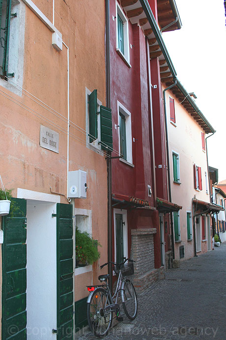 Calle del doge caorle foto