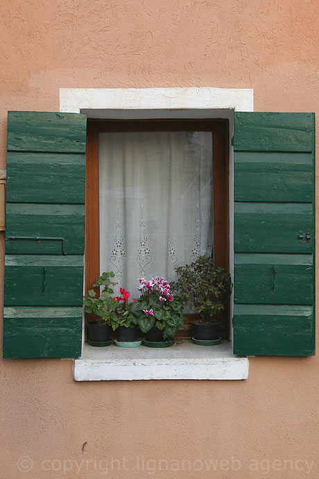 Finestra aperta caorle foto
