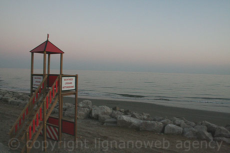 Torre salvataggio caorle foto
