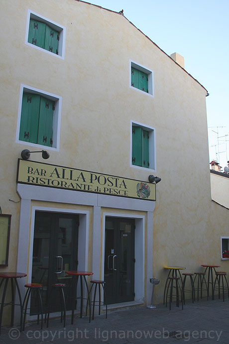 Barul alla posta din caorle foto